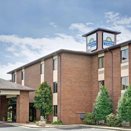 Days Inn & Suites By Wyndham Hickory Dış mekan fotoğraf