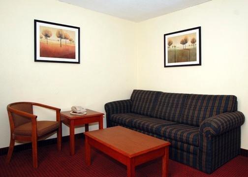 Days Inn & Suites By Wyndham Hickory Dış mekan fotoğraf