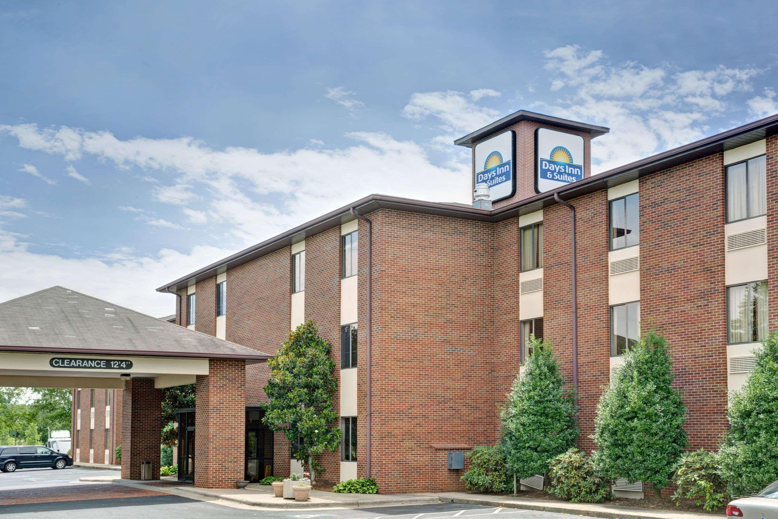Days Inn & Suites By Wyndham Hickory Dış mekan fotoğraf