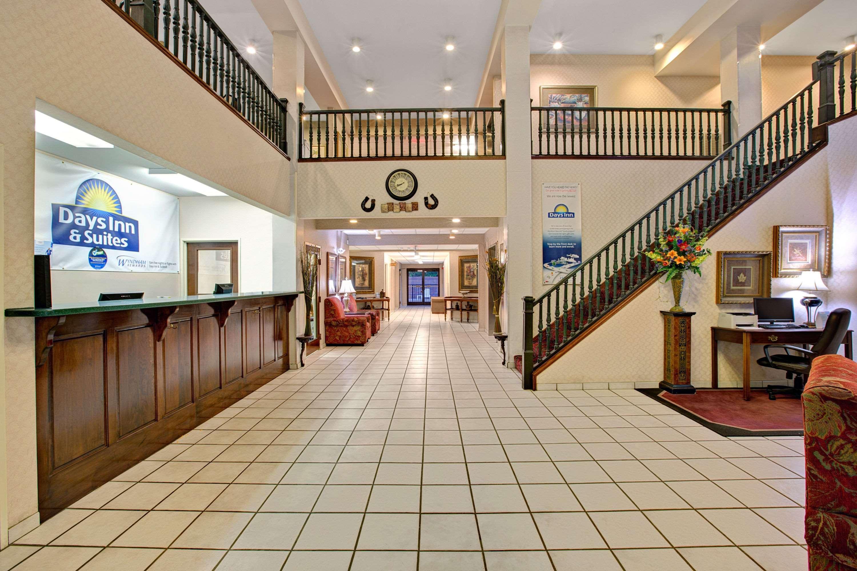 Days Inn & Suites By Wyndham Hickory Dış mekan fotoğraf
