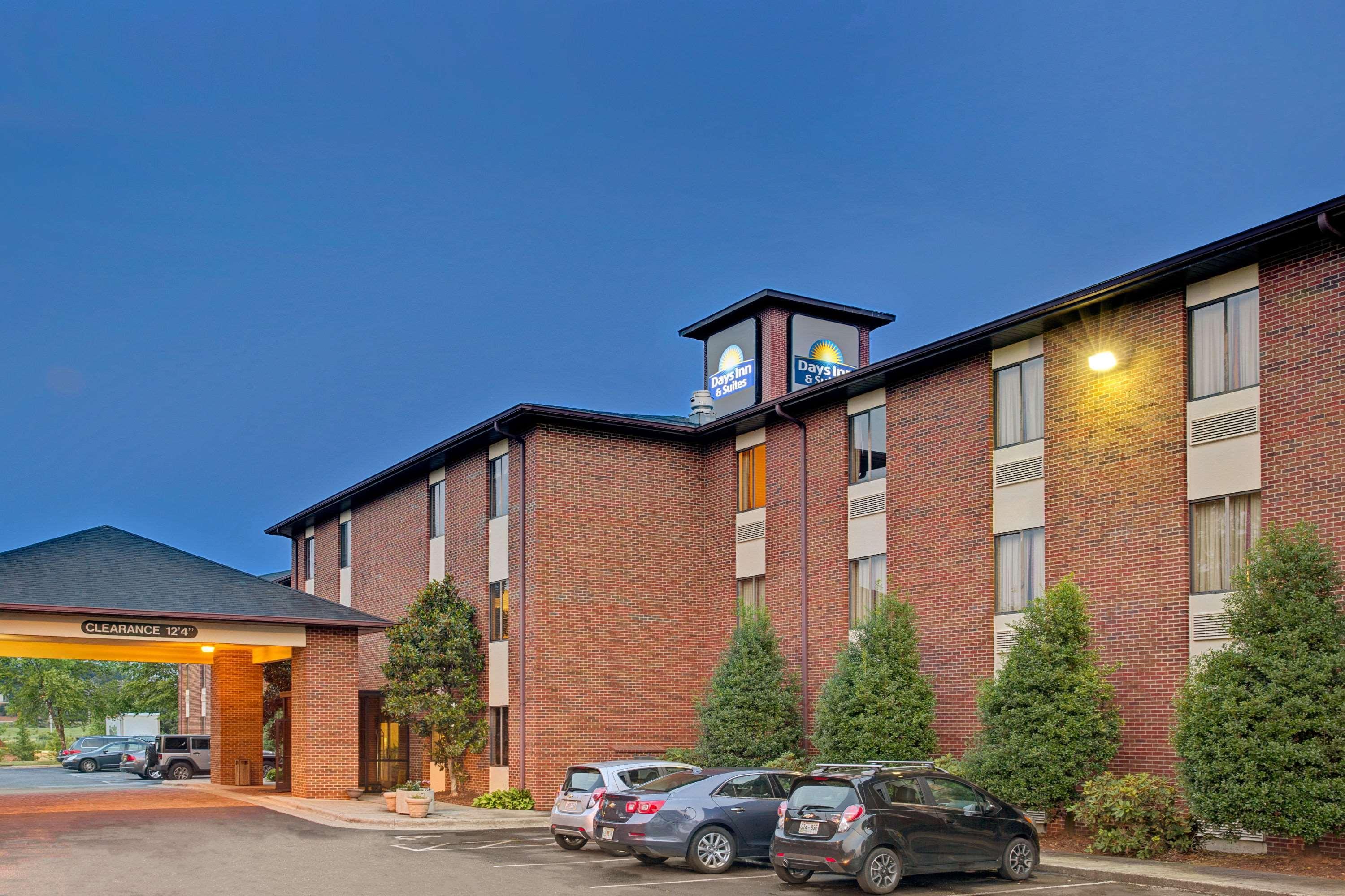 Days Inn & Suites By Wyndham Hickory Dış mekan fotoğraf